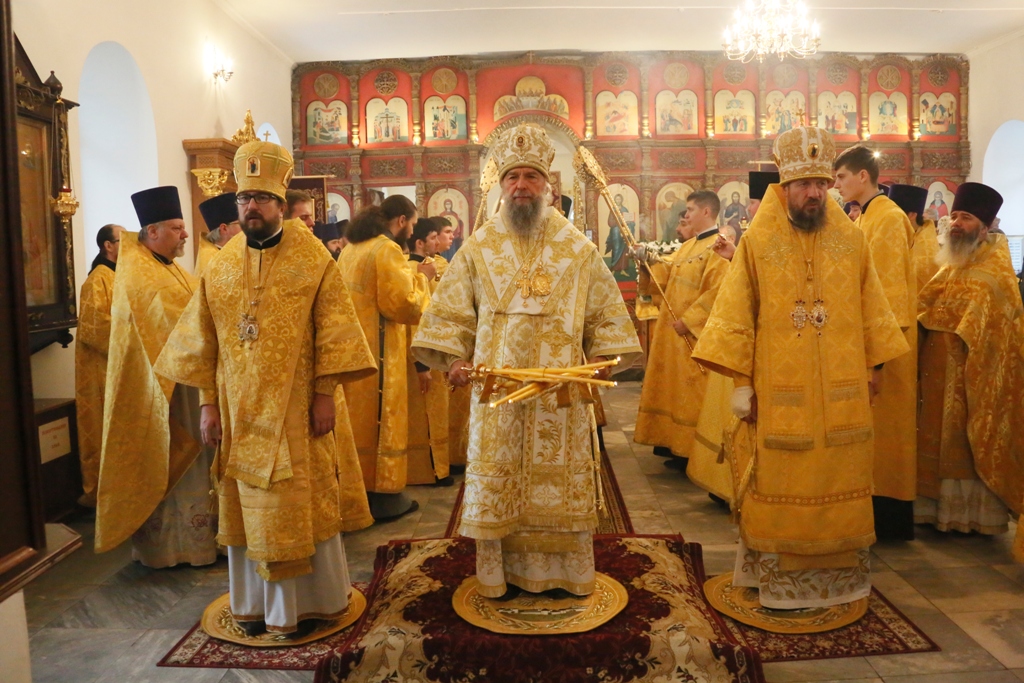 Служение трех архиереев в Свято-Предтеченском храме при Саранской Духовной Семинарии